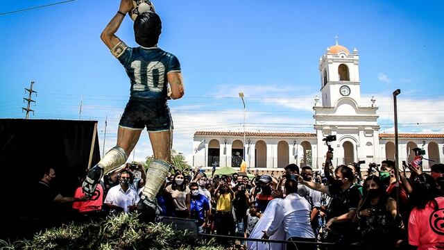 Estatua de Maradona