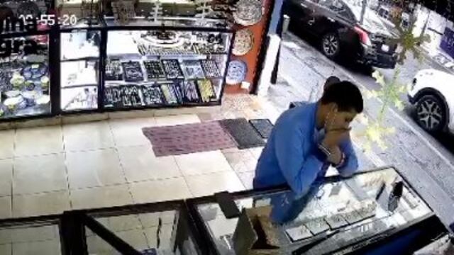 Hombre ladrón de anillos en Puebla