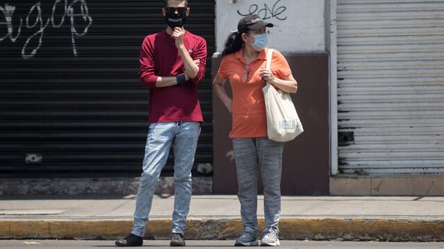 Personas con cubrebocas