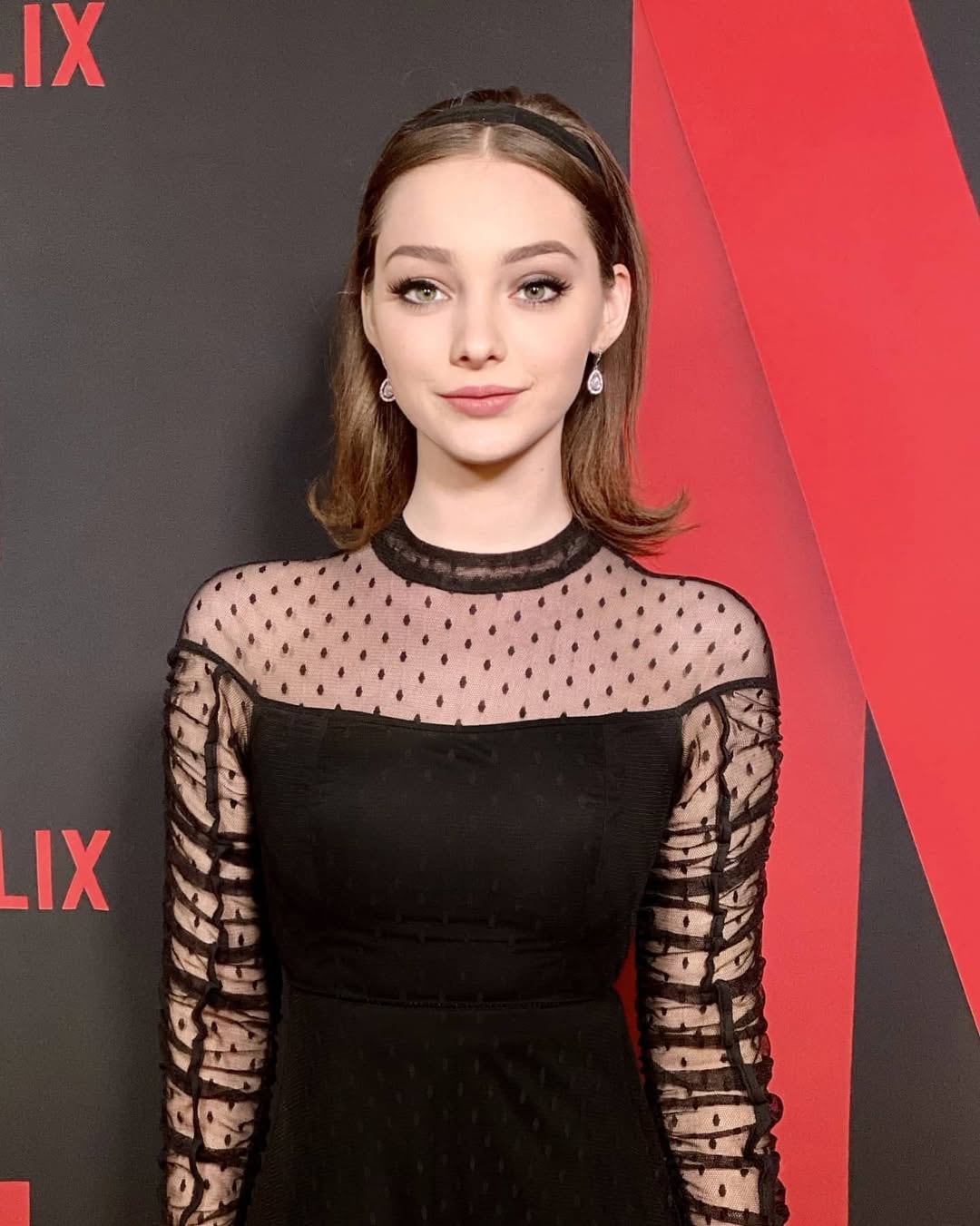 Emma Dumont, actriz.