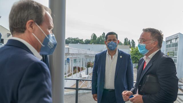 Diego Sinhue y directivos de Le Bélier