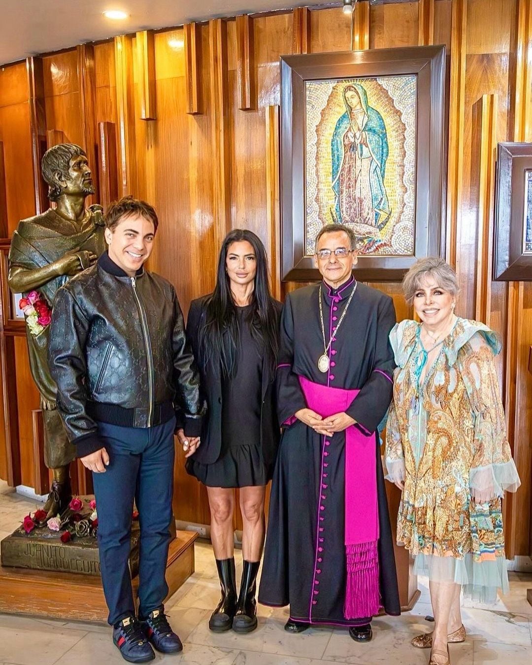 Cristian Castro visita a la Basílica de Guadalupe junto a su novia y su mamá