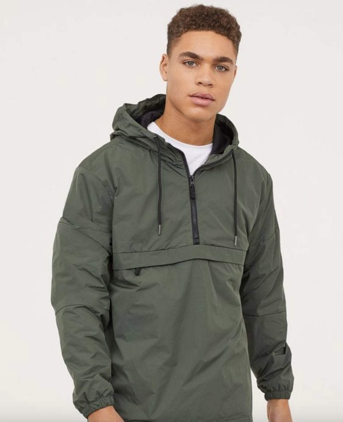 Outfit para lluvia de hombre; rompevientos