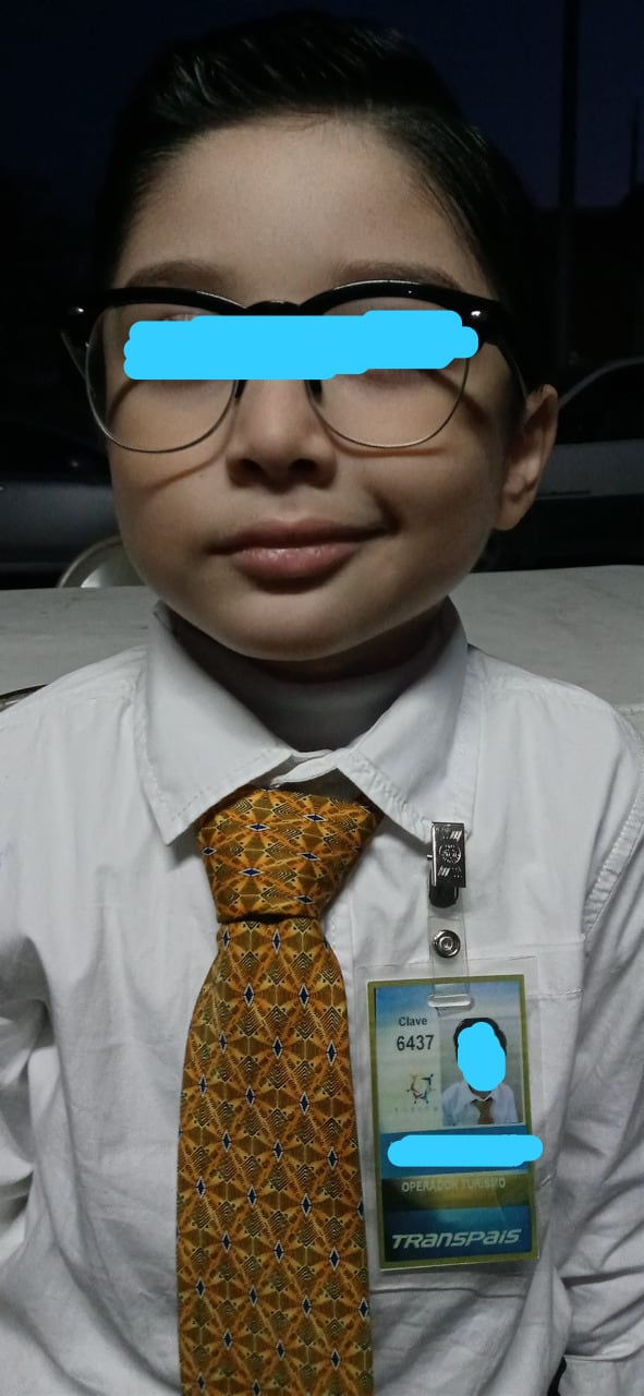Niño celebra su cumpleaños como chofer de autobús