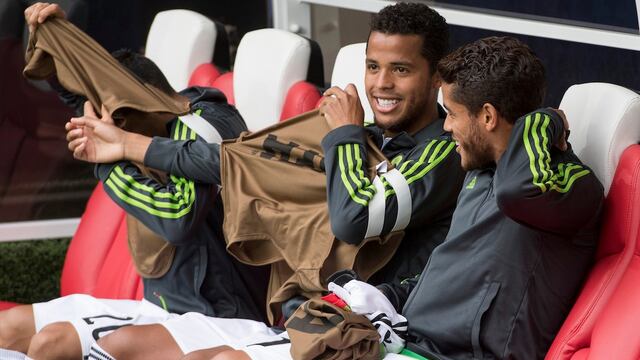 Los dos Santos en el banquillo.