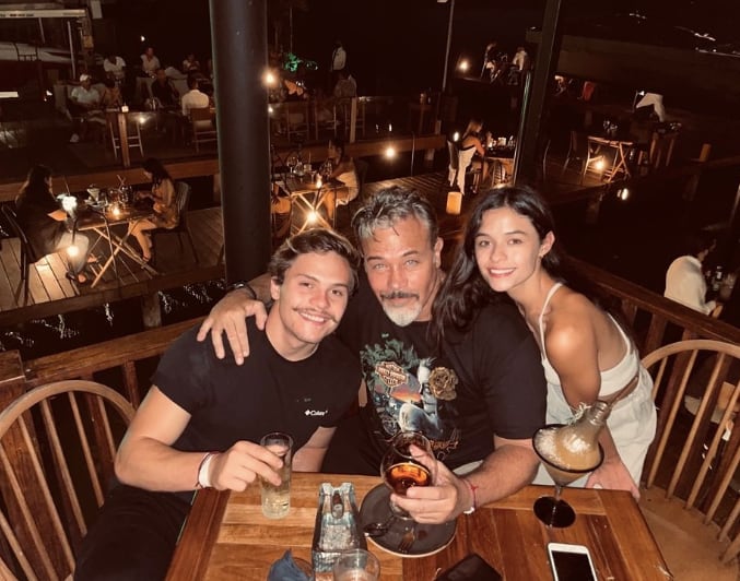 Sergio Sendel junto a sus hijos
