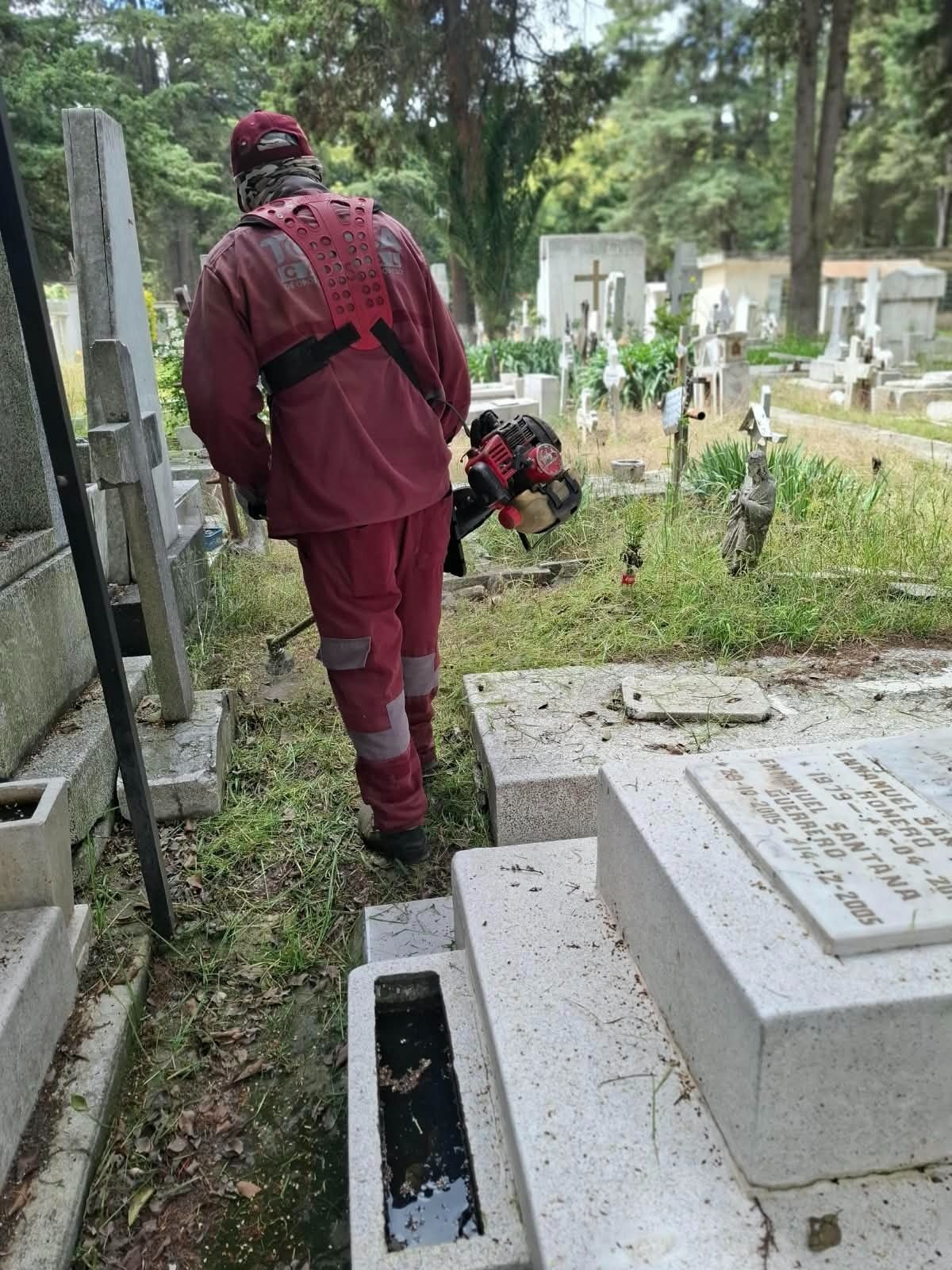 Servicios Públicos realiza mantenimiento en panteones de Toluca
