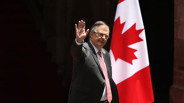 Marcelo Ebrard, secretario de Economía, durante la llegada del primer ministro de Canadá, Mark Carney, a Palacio Nacional.