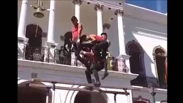 Alcalde rechaza a gimnastas en Ameca