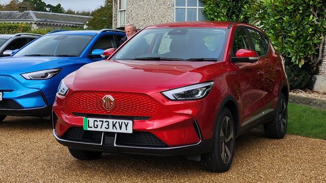 La camioneta ZS EV de MG es la primera versión de la marca 100% eléctrica. Cuenta con tres tipos de manejo y una cabina renovada.