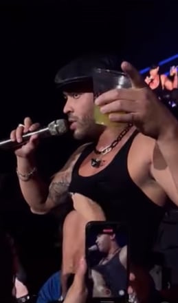 Fan chupetea a Prince Royce