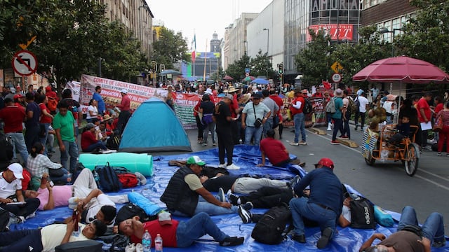 Plantón de la CNTE en avenida 20 de Noviembre