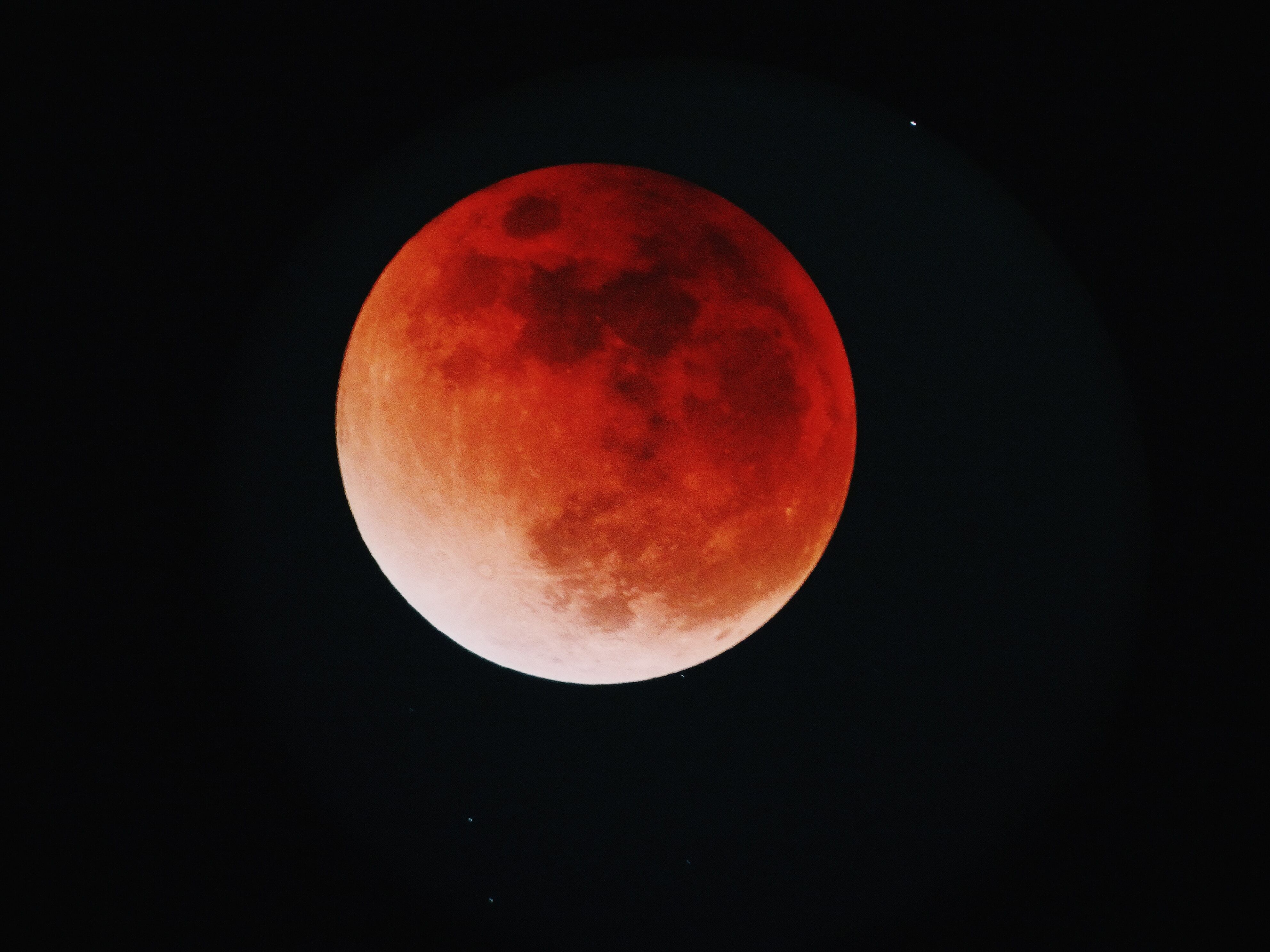 El 5 de mayo. habrá un eclipse lunar y el portal 5555