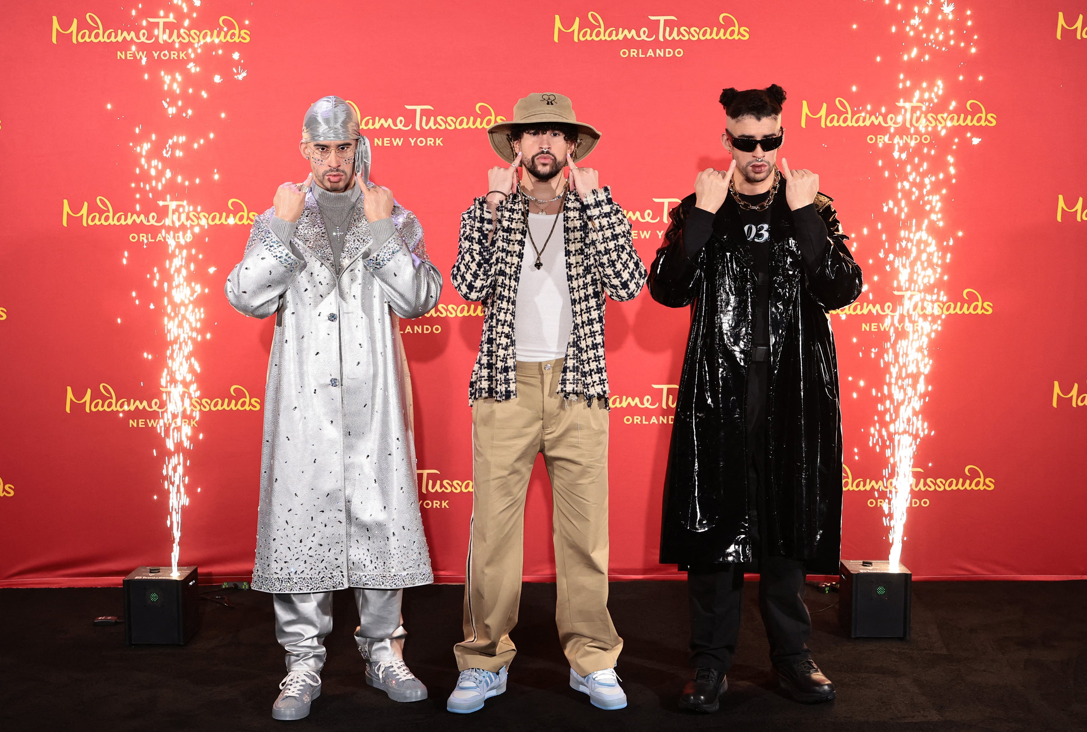 Bad Bunny y sus estatuas de cera en el museo Madame Tussauds.
