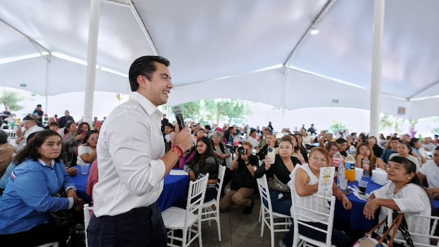 Felifer Macías respalda a comerciantes de tianguis y mercados de Querétaro.