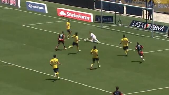 La pifia de Rodolfo Cota en su debut con América