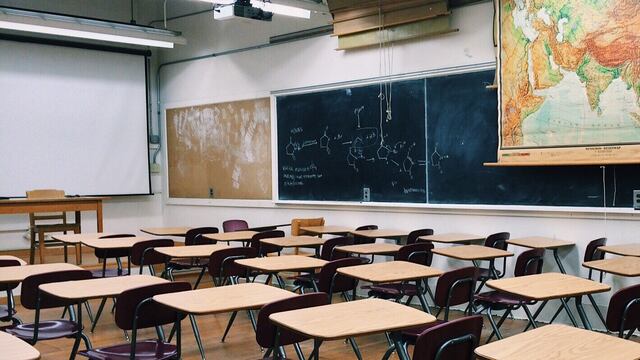 En el municipio de Navajoa, una alumna golpeó en la cabeza en su compañera y la dejó inconsciente.