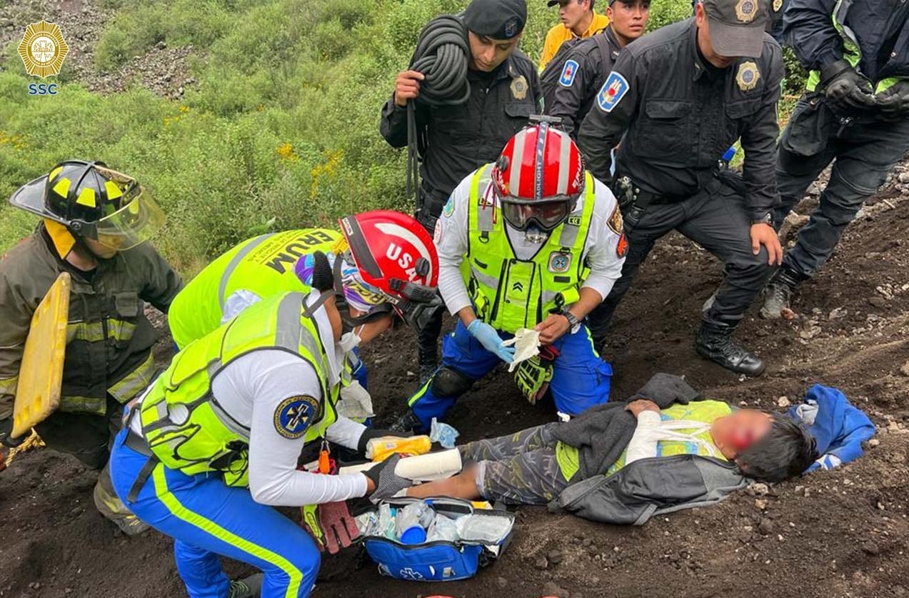 Volcán Xitle: Niño que cayó adentro fue rescatado