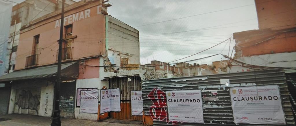 Colapsa estructura en La Lagunilla; hay lesionados y autos dañados