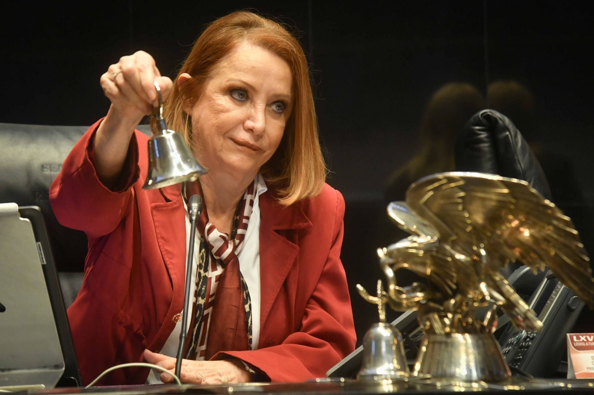 Kenia López Rabadán, Laura Itzel Castillo y otras integrantes de la Mesa Directiva de la Comisión Permanente