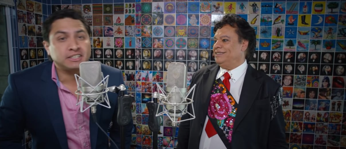 Juan Gabriel y Julión Álvarez en el video de 'La Frontera'.