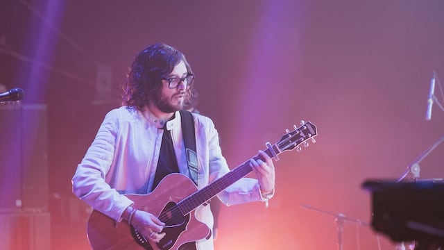 Manuel Mendoza, vocalista de Camilo Séptimo.