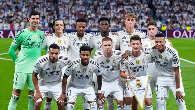 Los jugadores del Real Madrid posan para fotos previo al partido contra el Olympique de Marsella en la Liga de Campeones, el martes 16 de septiembre de 2025, en Madrid. (AP Foto/Manu Fernández)