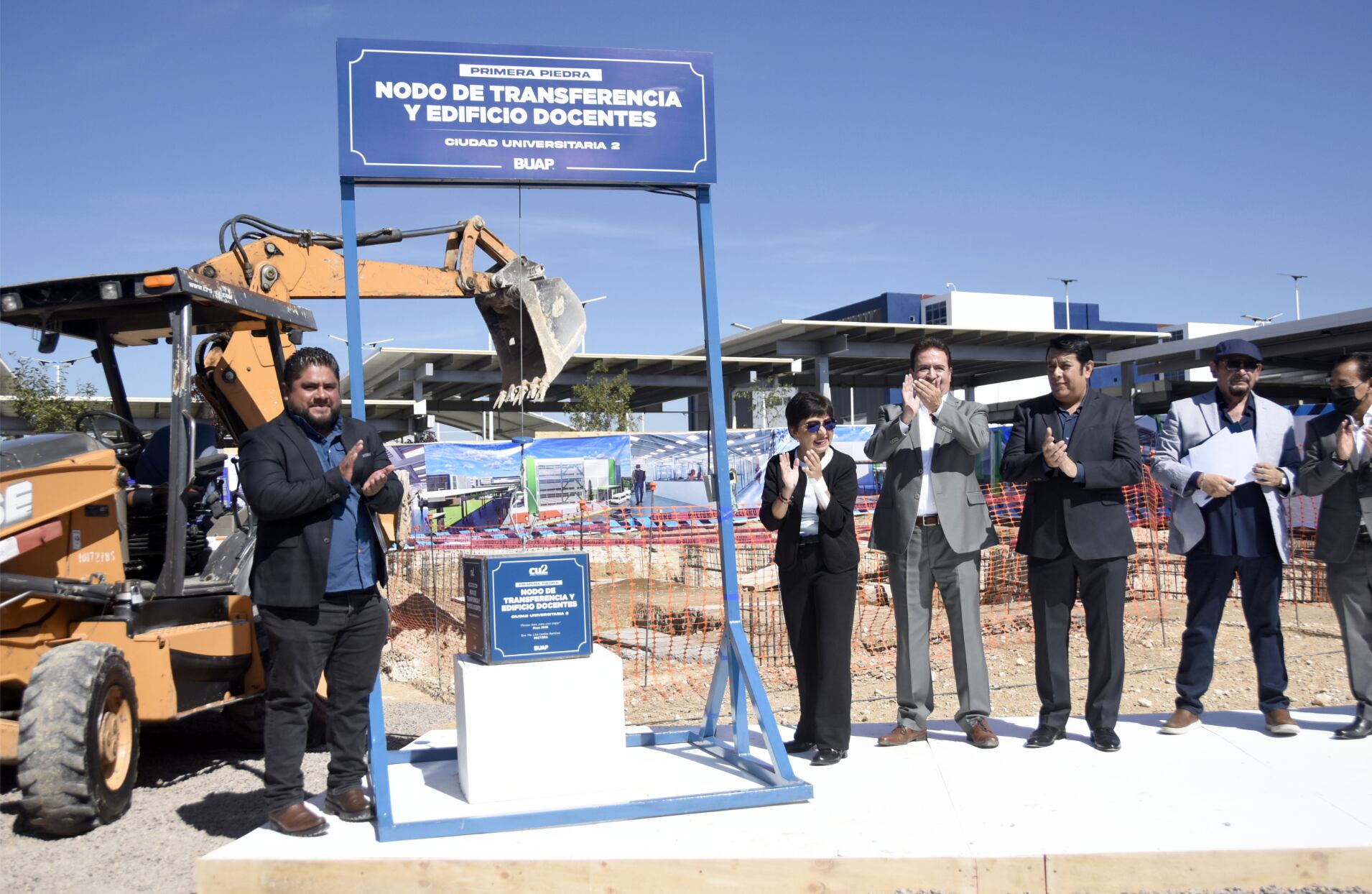 Lilia Cedillo coloca primera piedra del nuevo edificio para docentes en CU2