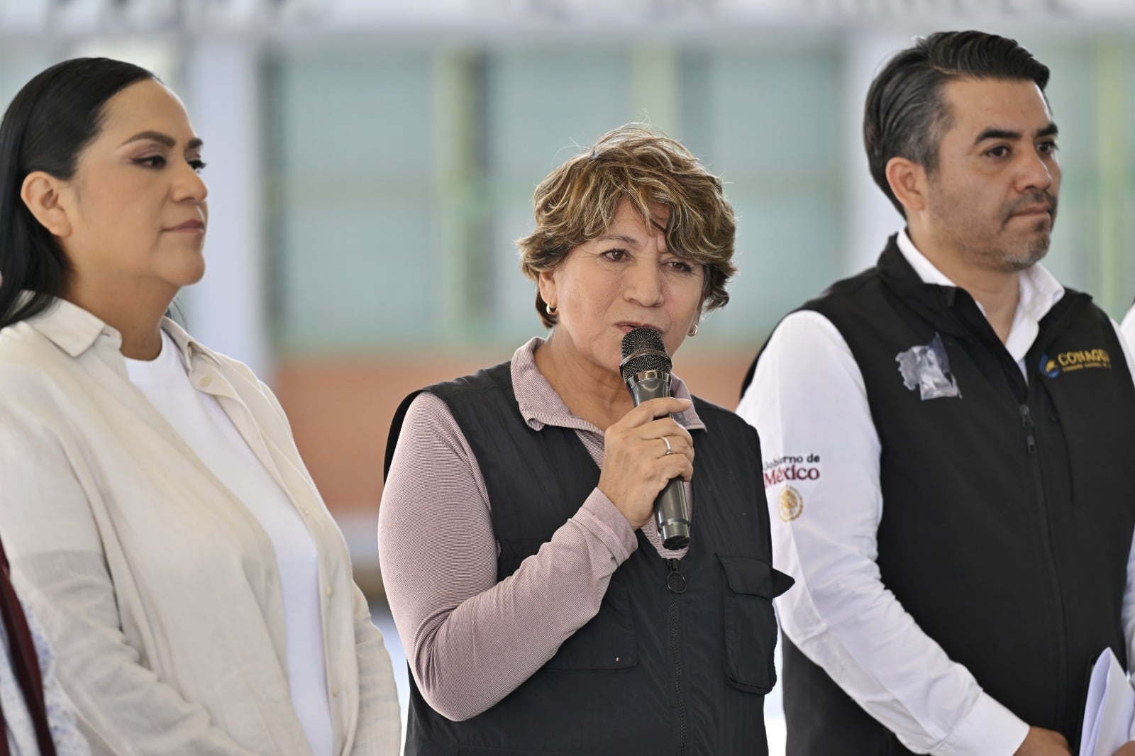 Delfina Gómez anuncia clases en línea y apoyo a familias afectadas por lluvias en Nezahualcóyotl.