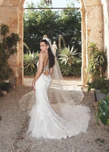 Dua Lipa comparte fotos de su boda con Callum Turner