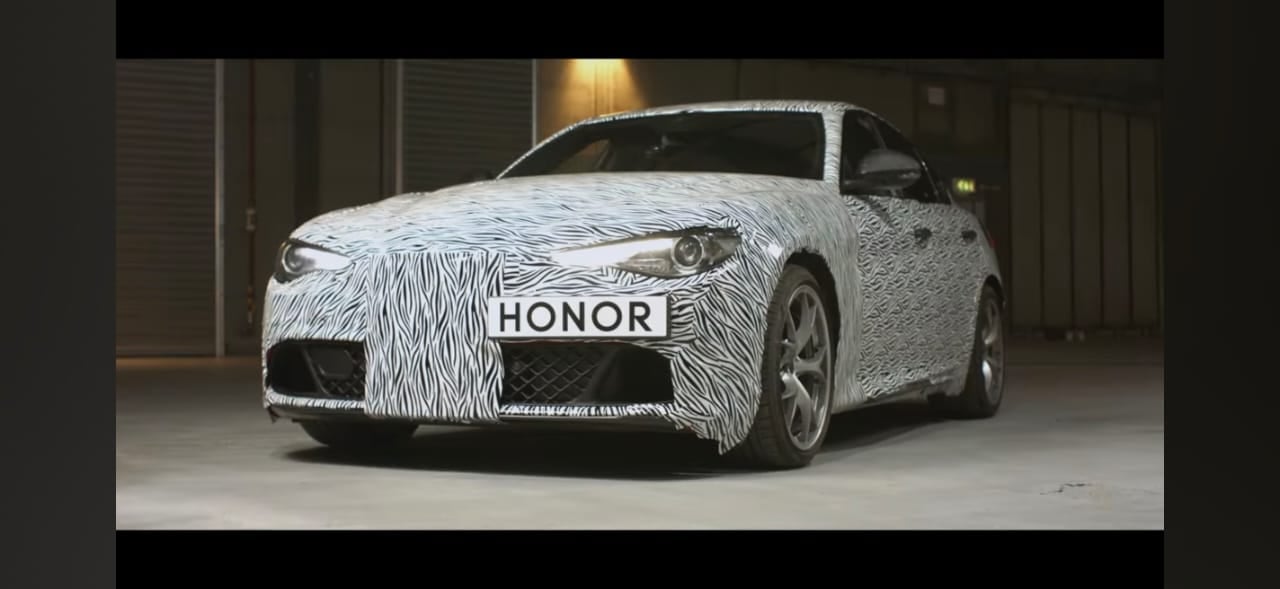 HONOR Magic6 Pro controla un auto eléctrico