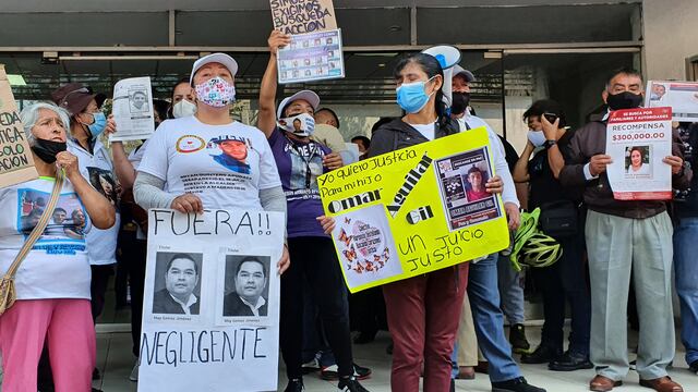 Protesta de las familias en la Fiscalía de CDMX