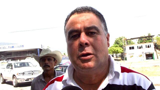 César Amín González.