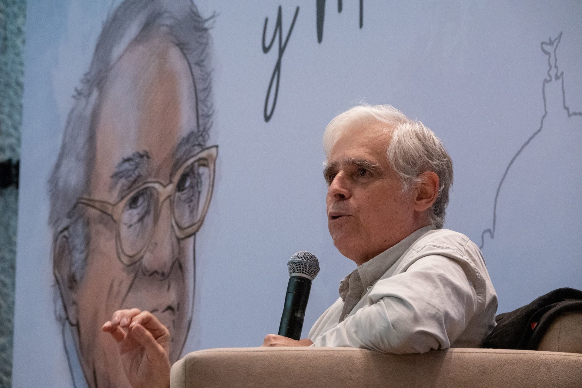 Rafael Barajas Durán, "El Fisgón", es un reconocido monero con ideales de izquierda