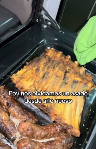 Encuentra la cena de fin de año en el horno y TikTok no entiende como no les olió mal
