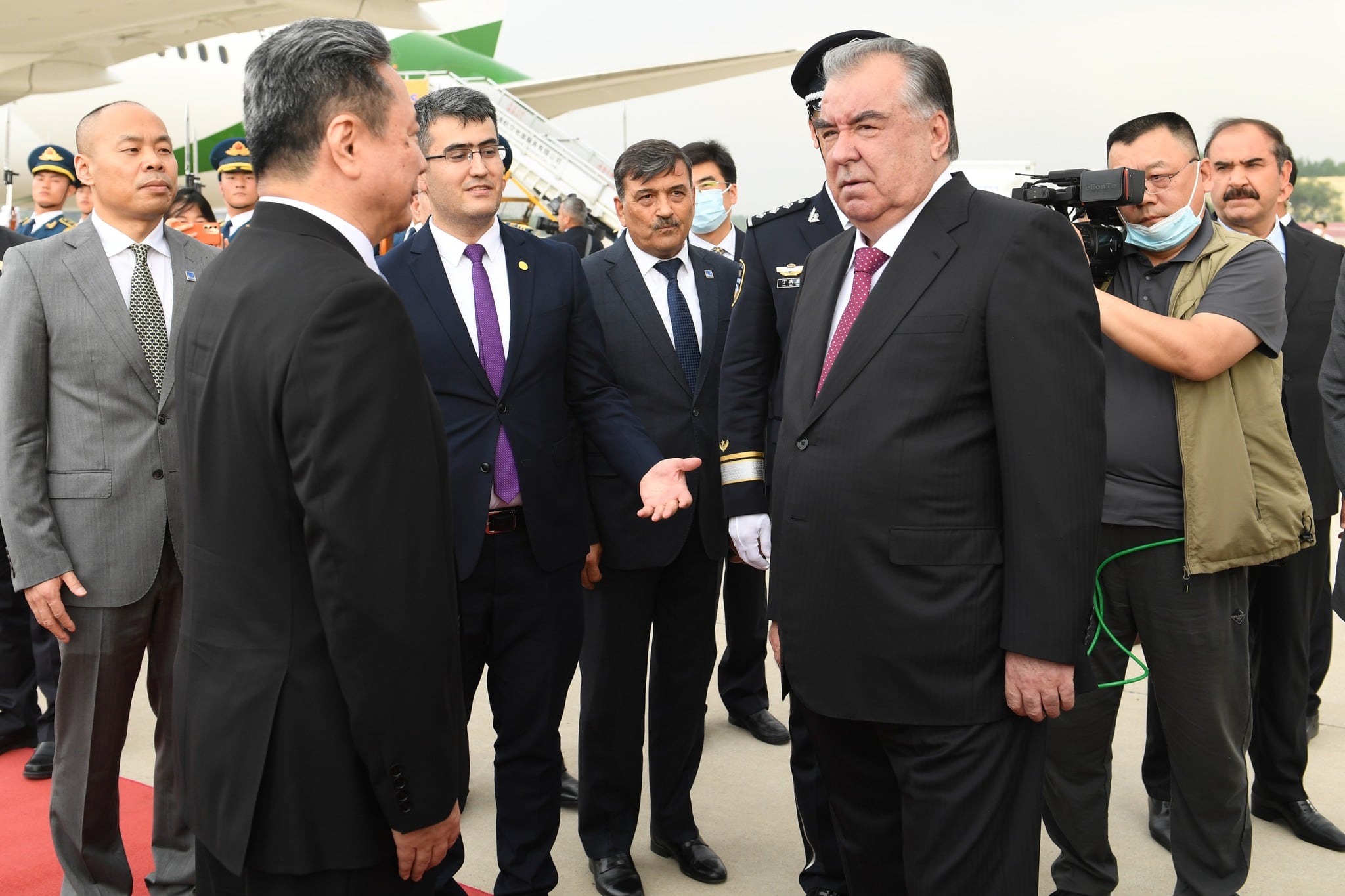 Emomali Rahmon viaja a China en ex avión presidencial de México