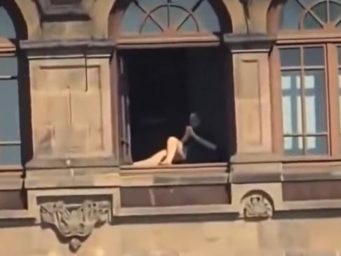 Falso video de mujer tomando el sol en Palacio Nacional