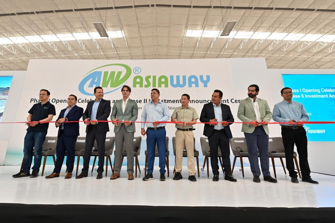 Ricardo Gallardo inaugura empresa china