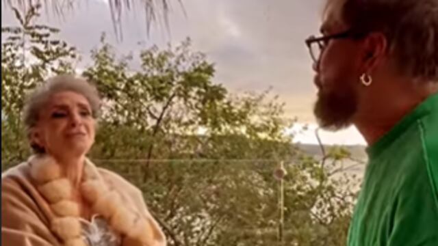 Doña 'Cuquita' y Alejandro Fernández.