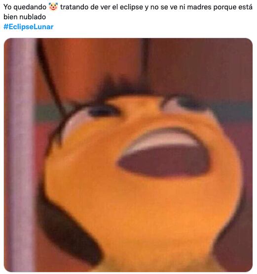 Memes "funan" a las nubes por tapar el eclipse lunar y la luna de sangre 2022
