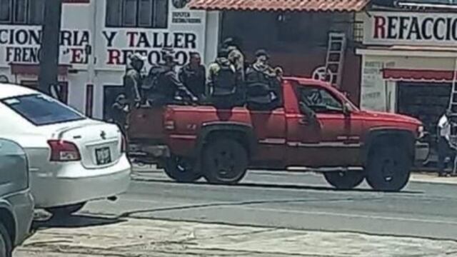 Caravana de civiles armados en Apatzingán