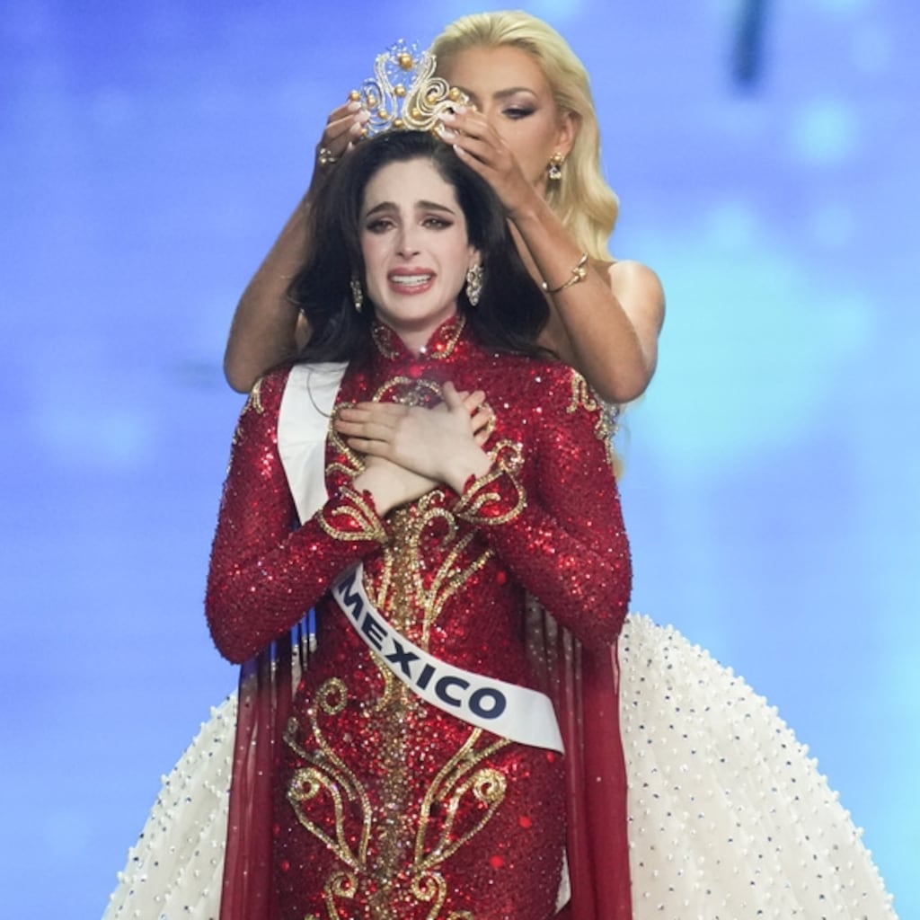 Criterio de Oportunidad para una Reina: el país que mancha todo lo que toca