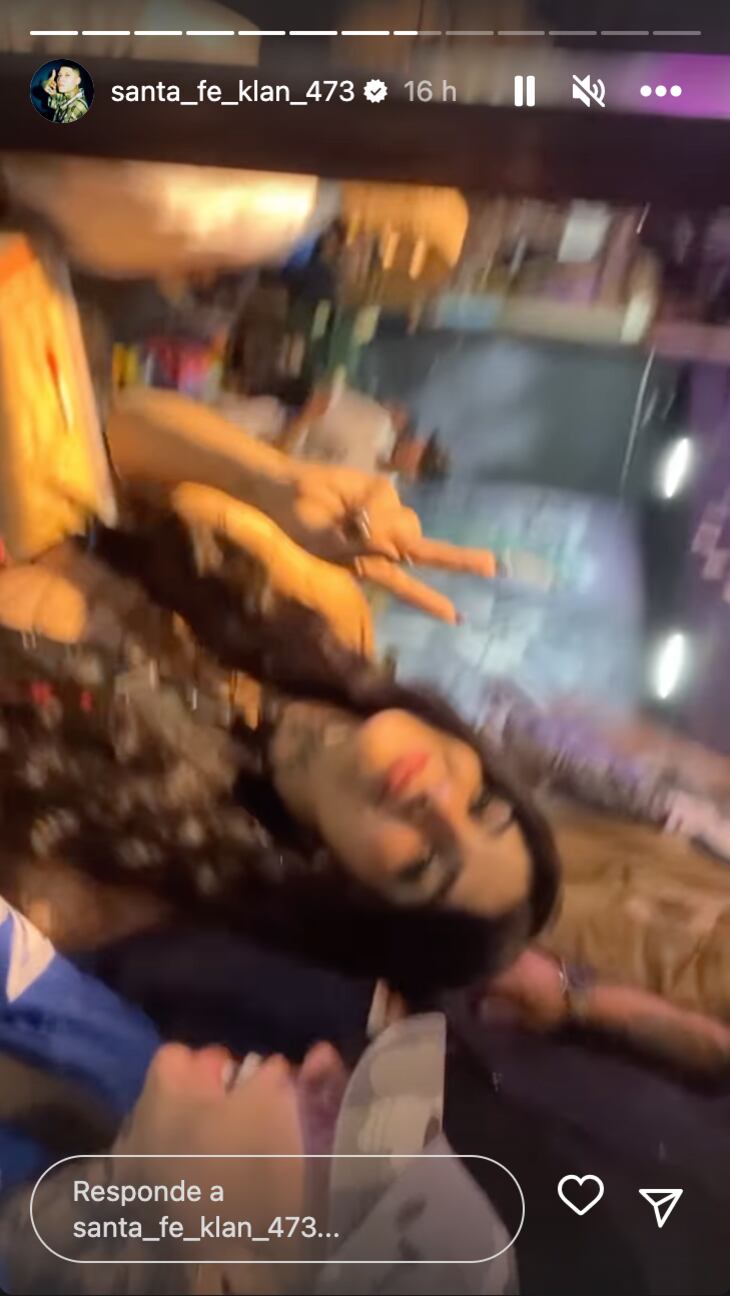 Karely Ruiz estuvo presente en el concierto de Santa Fe Klan en Guanajuato