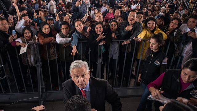 Andrés Manuel López Obrador. Programas sociales.