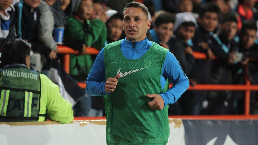 ‘Chaco’ Giménez calienta en el Estadio Hidalgo.