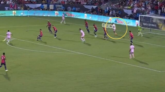 Lionel Messi marcó un polémico gol que fue dado por bueno por César Ramos, árbitro mexicano de la Liga MX.