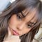 Danna Paola sube al escenario a niña fan para enterarse de lo más triste; su mamá está desaparecida