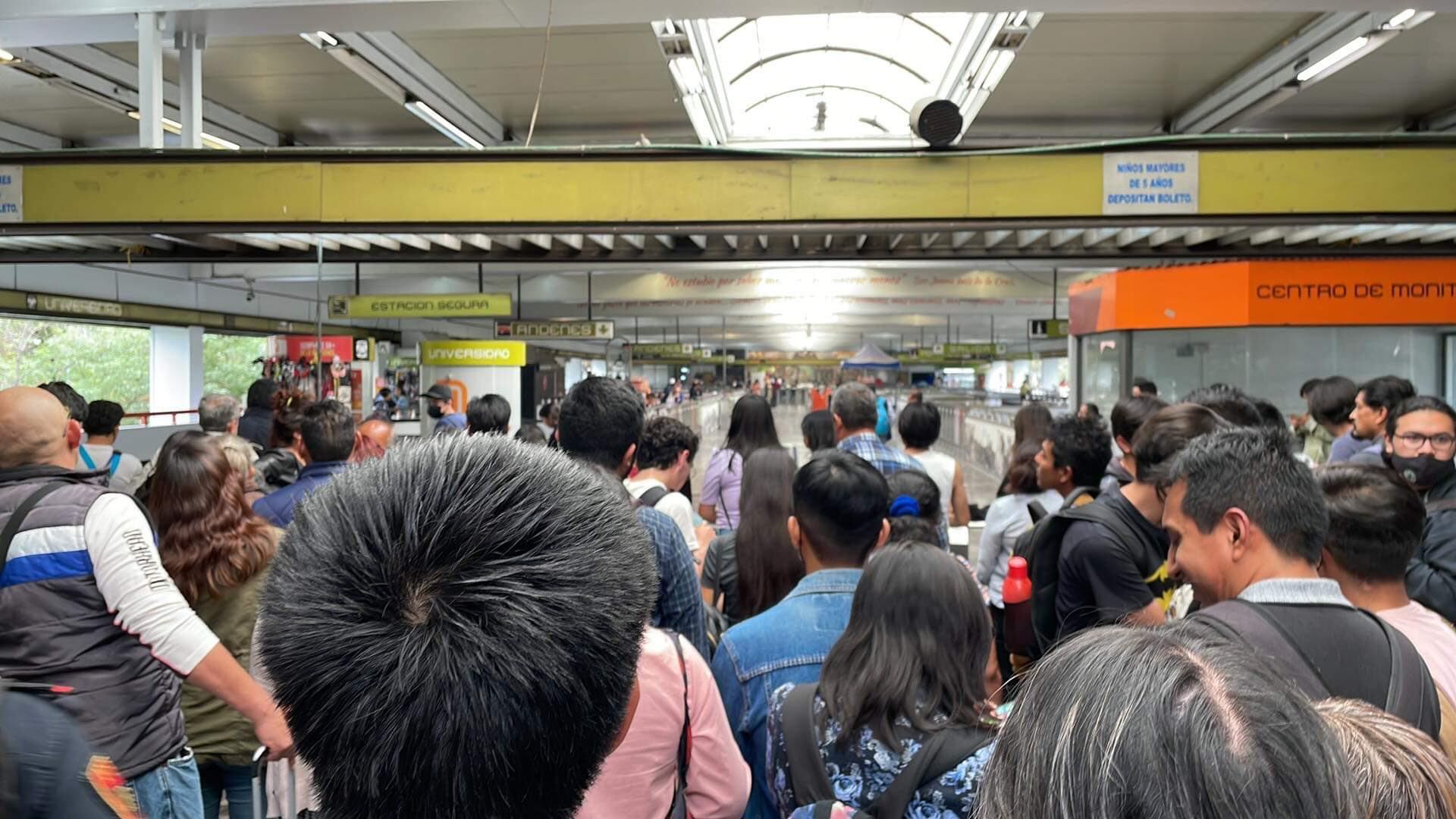 Restringen acceso a estación Universidad del Metro