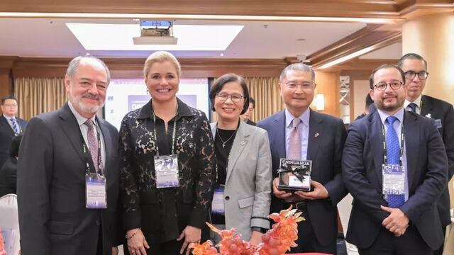 Maru Campos con la Asociación de la Industria de Semiconductores de Taiwán