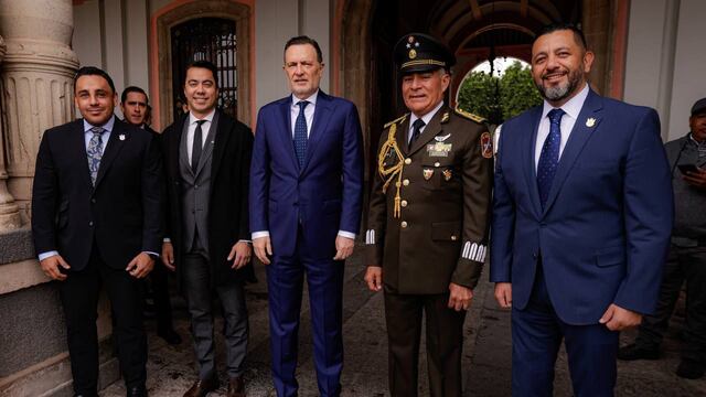 Felifer Macías y Mauricio Kuri en 112 aniversario del Ejército Mexicano